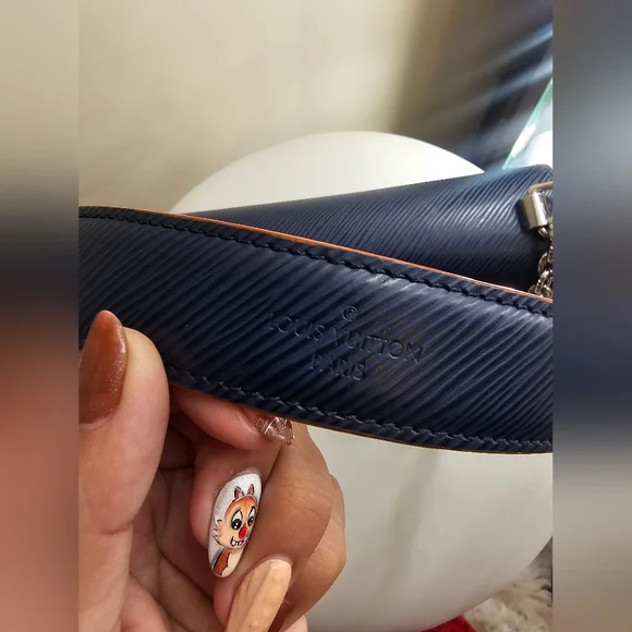 Louis Vuitton Twist MM Epi Leather Crossbody Navy Blue Bag - Picture 3 of 13